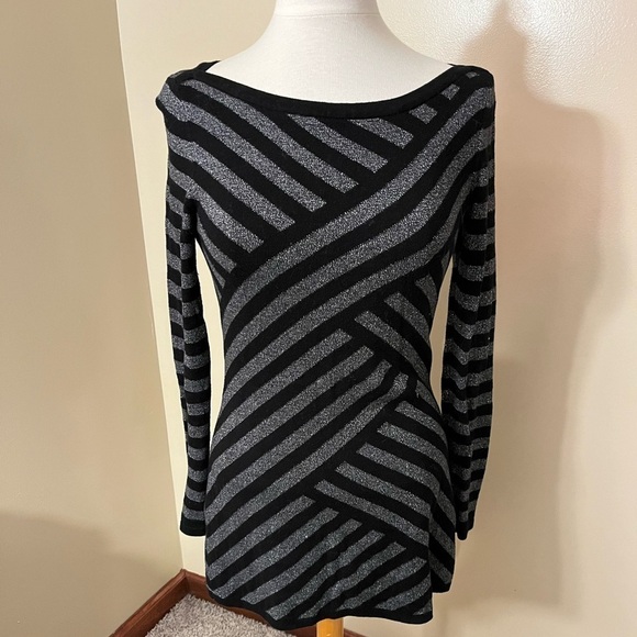 WHBM Grey/SilverShimmer Print Long Sweater Sz S - Picture 1 of 5